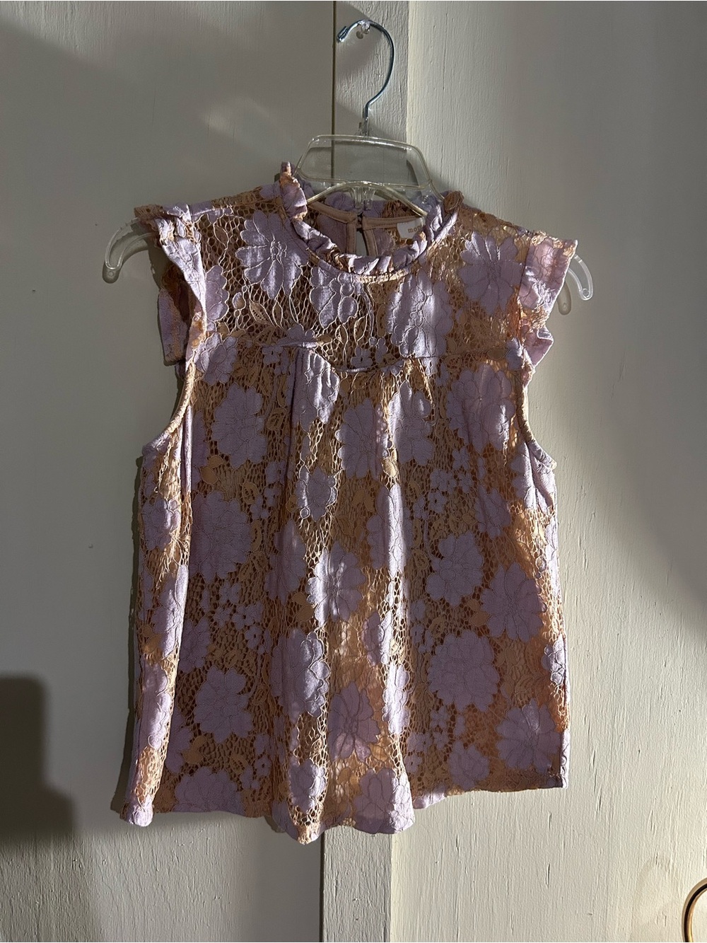 Monteau Los Angeles Floral Lace Ruffle Keyhole Blouse Top Lavender Tan M - Picture 2 of 7